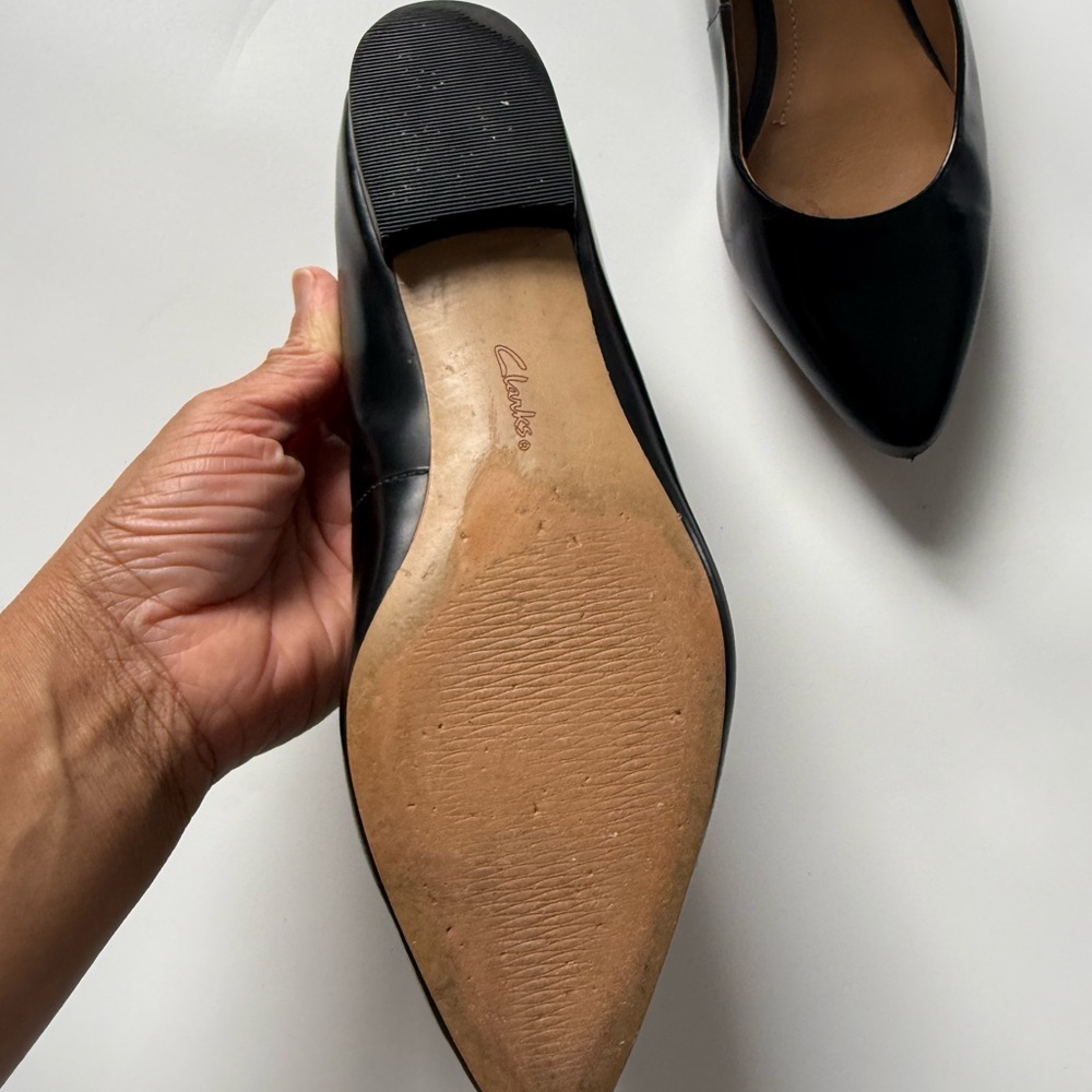 Clarks Artisan Almond Toe Flats Shoes - Picture 5 of 9
